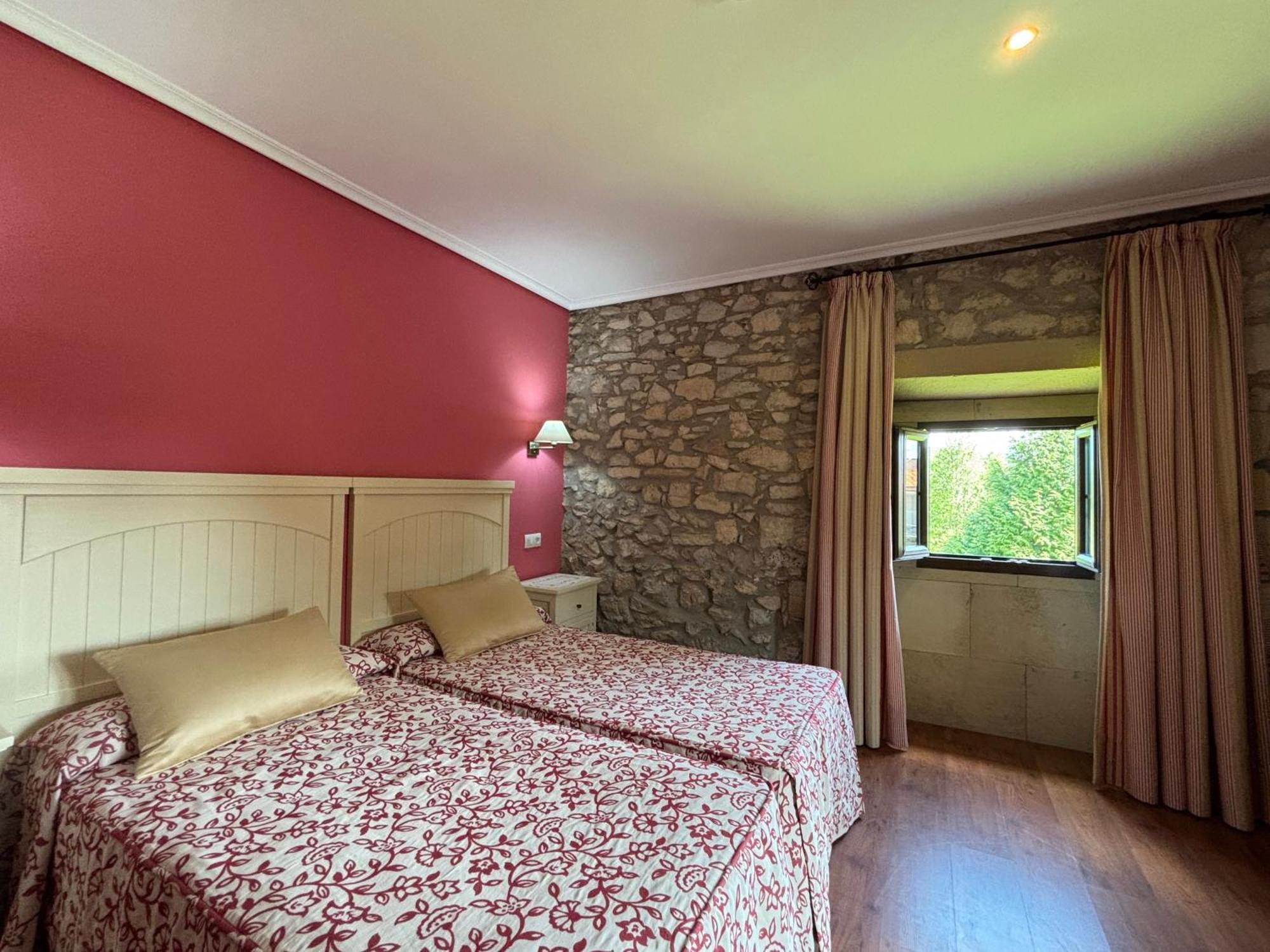 Hotel Casona Los Caballeros Сантильяна-дель-Мар Экстерьер фото